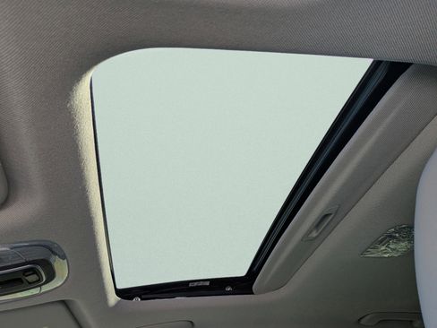 Used 2025 Hyundai Elantra Limited image 16