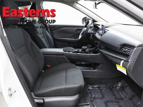 Used 2023 Nissan Rogue S AWD/4WD image 25
