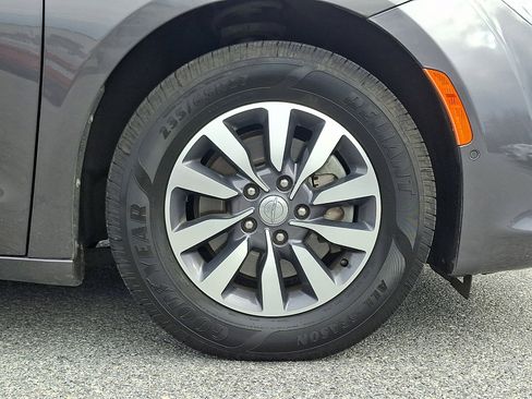 Used 2020 Chrysler Pacifica Touring-L Plus w/ Advanced Safetytec Group image 8