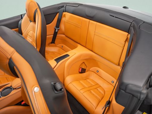 Used 2015 Ferrari California T RWD image 17