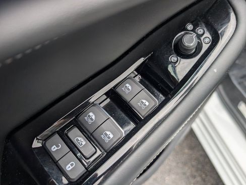 Used 2023 Jeep Grand Cherokee Overland w/ Luxury Tech Group IV image 16