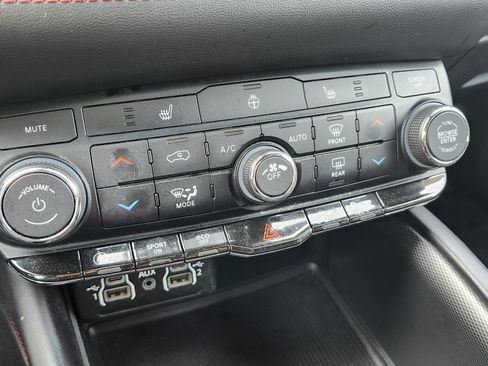 Used 2023 Dodge Durango GT image 33