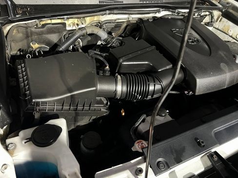 Used 2017 Toyota Tacoma TRD Sport image 43