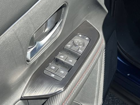 New 2026 Nissan Kicks SR FWD image 17
