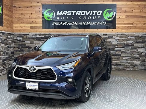 Used 2020 Toyota Highlander XLE AWD/4WD image 9