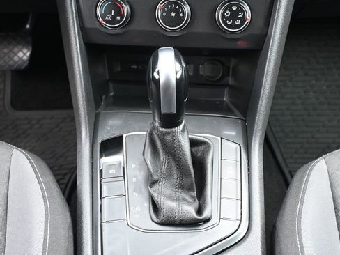 Used 2021 Volkswagen Tiguan S FWD image 12