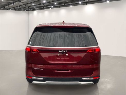 Used 2024 Kia Carnival EX FWD image 7