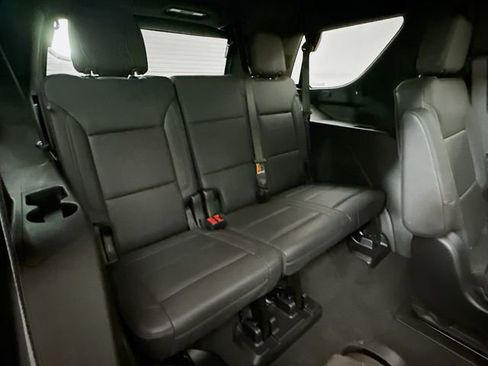 Used 2025 Chevrolet Tahoe Z71 w/ Comfort Package AWD/4WD image 32