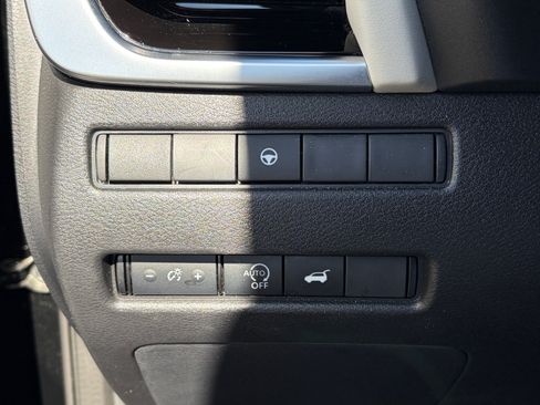 Used 2023 Nissan Rogue SL w/ SL Premium Package FWD image 19
