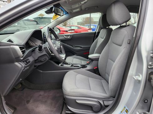 Used 2021 Hyundai Ioniq SE image 18