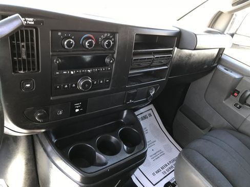 Used 2018 Chevrolet Express 2500 w/ Driver Convenience Package RWD image 14