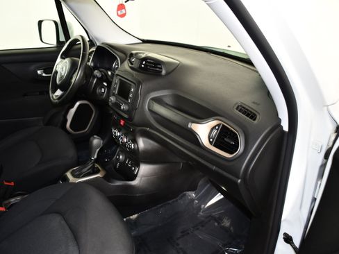 Used 2015 Jeep Renegade Latitude w/ Cold Weather Group II AWD/4WD image 41