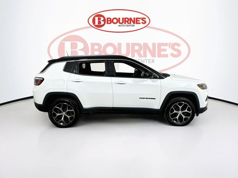 Used 2024 Jeep Compass Limited w/ Sun and Sound Group AWD/4WD image 12