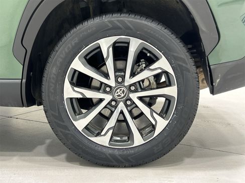 Used 2022 Toyota Corolla Cross XLE image 10