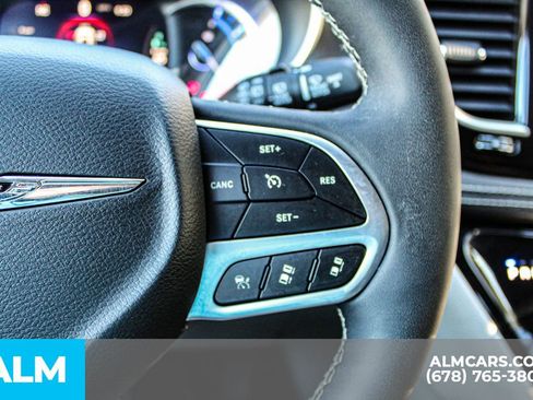 Used 2024 Chrysler Pacifica Select image 30