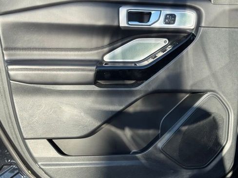 Used 2022 Ford Explorer Platinum w/ Equipment Group 601A image 16