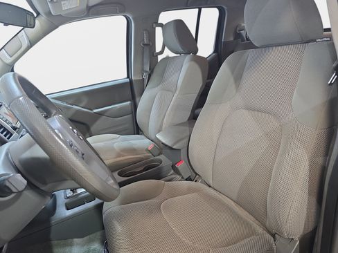 Used 2018 Nissan Frontier SV AWD/4WD image 12