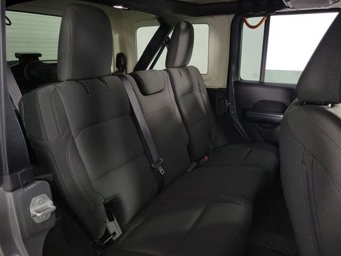 Used 2018 Jeep Wrangler Unlimited Sport S AWD/4WD image 16