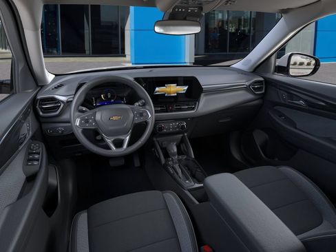 New 2026 Chevrolet TrailBlazer LT w/ LT Cold Weather Package FWD image 15