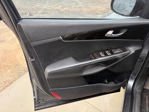 Used 2020 Kia Sorento S image 12