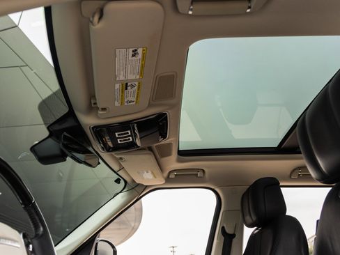 Used 2021 Land Rover Range Rover Westminster Edition image 18