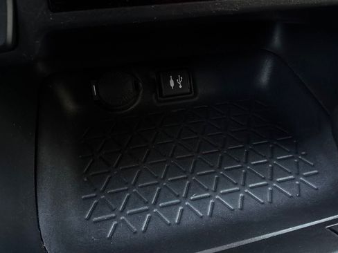 Used 2019 Toyota RAV4 XLE FWD image 27