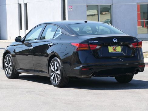Used 2022 Nissan Altima 2.5 SV w/ SV Premium Package FWD image 5