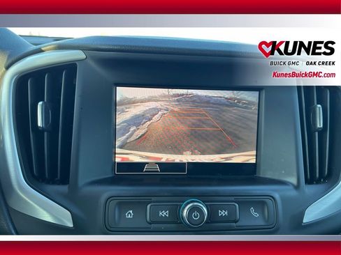 Used 2024 GMC Terrain SLE image 29