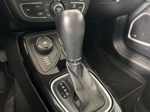 Used 2021 Jeep Compass Latitude w/ Sun and Sound Group AWD/4WD image 19