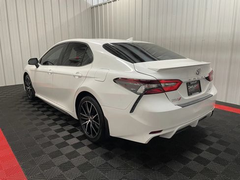 Used 2023 Toyota Camry SE FWD image 2