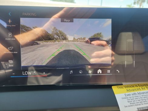 New 2025 BMW X3 xDrive30i w/ Convenience Package image 23