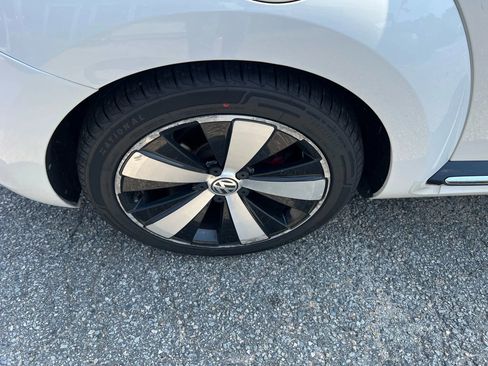 Used 2013 Volkswagen Beetle 2.0T image 25