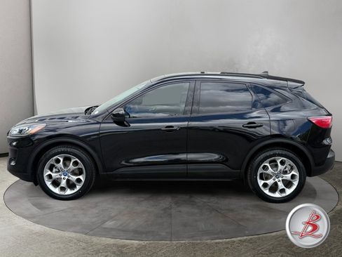 Used 2021 Ford Escape SE w/ SE Sport Appearance Package AWD/4WD image 4
