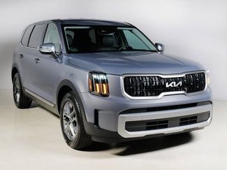 Used 2025 Kia Telluride LX video 1