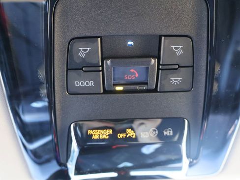 Used 2024 Toyota Venza LE image 15