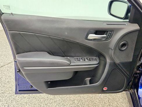 Used 2017 Dodge Charger R/T Scat Pack w/ Beats Audio Group RWD image 11