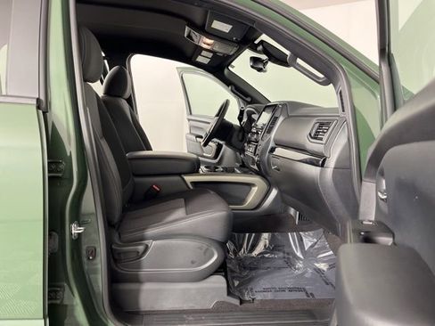 Used 2024 Nissan Titan SV w/ SV Bronze Edition Package image 40