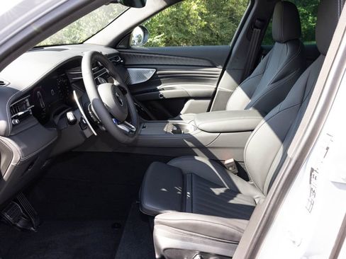 New 2025 Maserati Grecale GT image 19