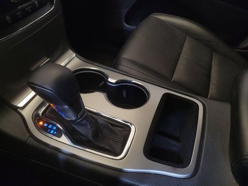 Used 2018 Jeep Grand Cherokee Laredo image 26