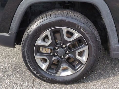 Used 2018 Jeep Compass Trailhawk w/ Leather Interior Group AWD/4WD image 11