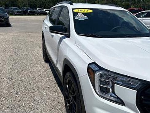 Used 2023 GMC Terrain SLE w/ Elevation Edition image 3