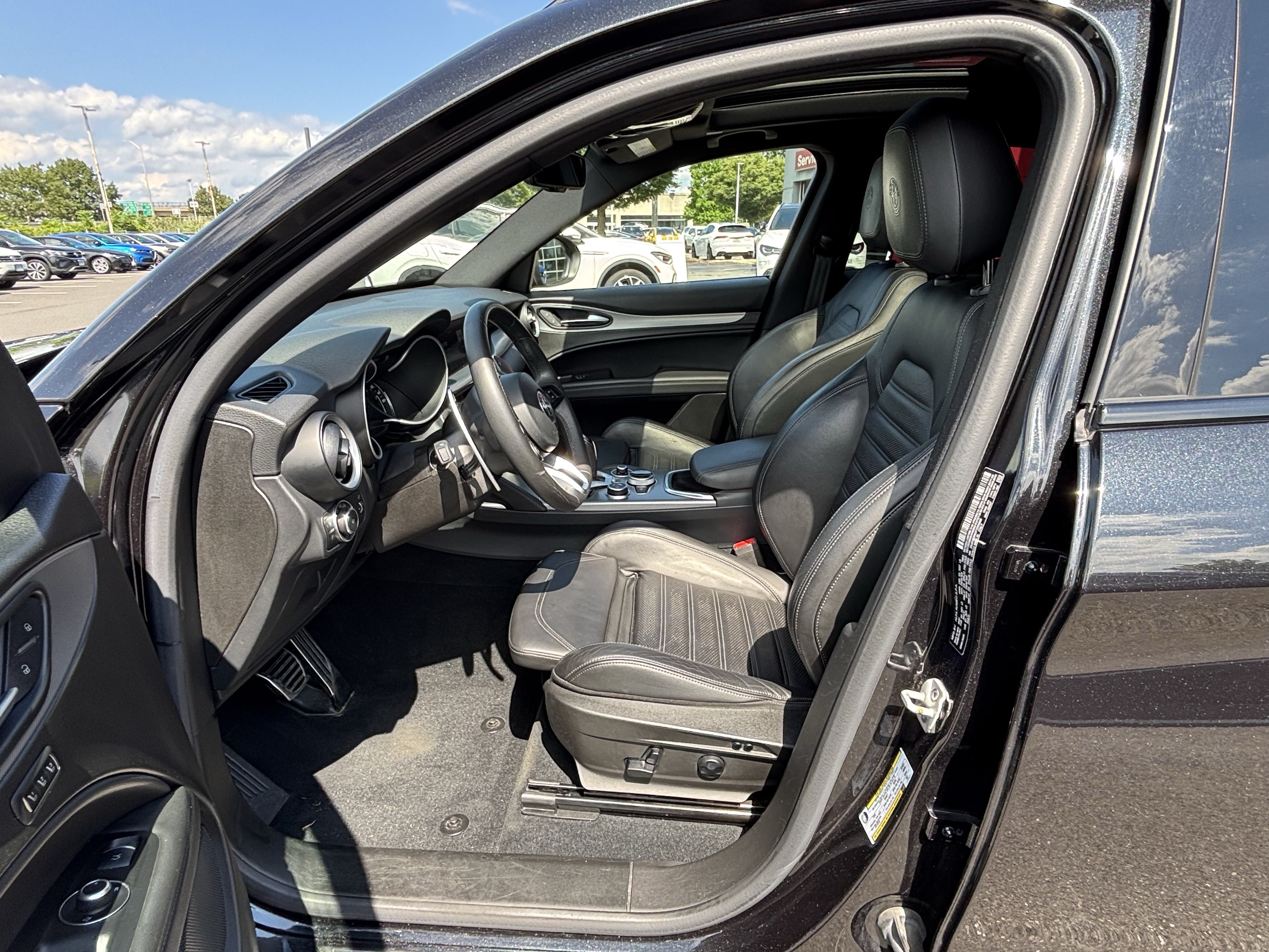 Used 2023 Alfa Romeo Stelvio Veloce AWD/4WD image 27