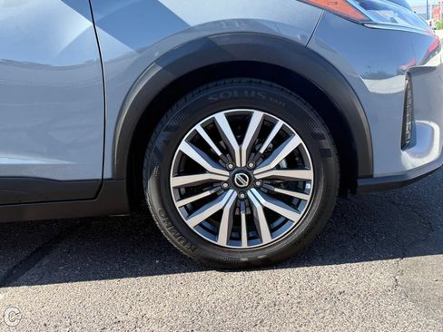 Used 2021 Nissan Kicks SV FWD image 8