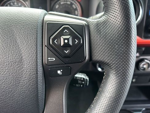 Used 2017 Toyota Tacoma TRD Sport w/ Tow Package AWD/4WD image 32
