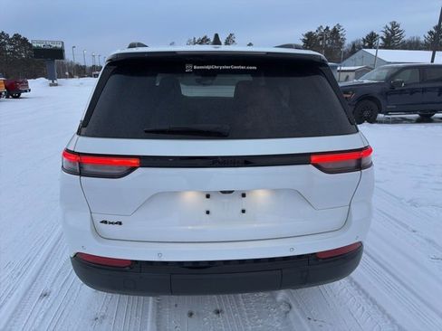 Used 2023 Jeep Grand Cherokee Altitude image 4