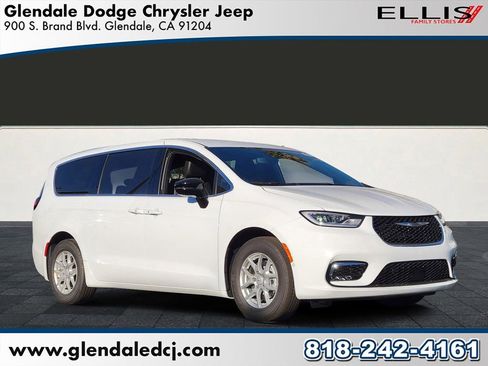 New 2026 Chrysler Pacifica Select image 1