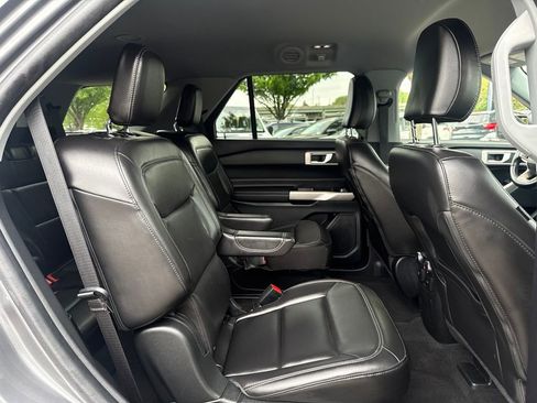 Used 2022 Ford Explorer XLT w/ Equipment Group 202A AWD/4WD image 29