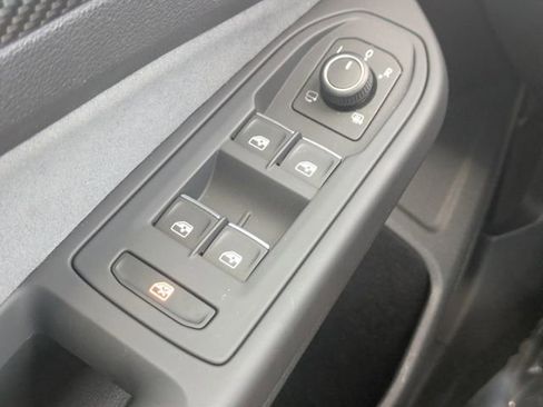 Used 2025 Volkswagen Golf R Black Edition image 21