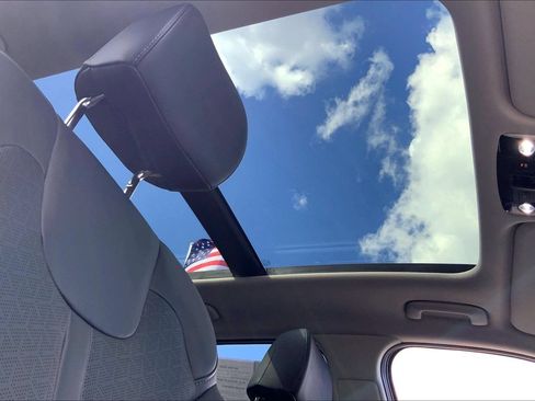 Used 2023 Kia Sorento EX w/ Panoramic Sunroof Package AWD/4WD image 13