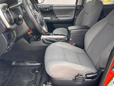 Used 2018 Toyota Tacoma SR5 image 11